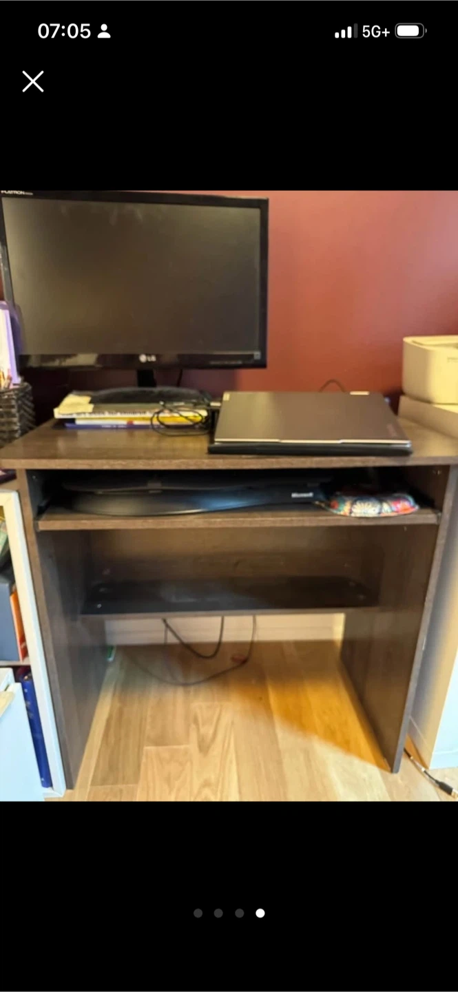 Small desk with keyboard tray - photo 4