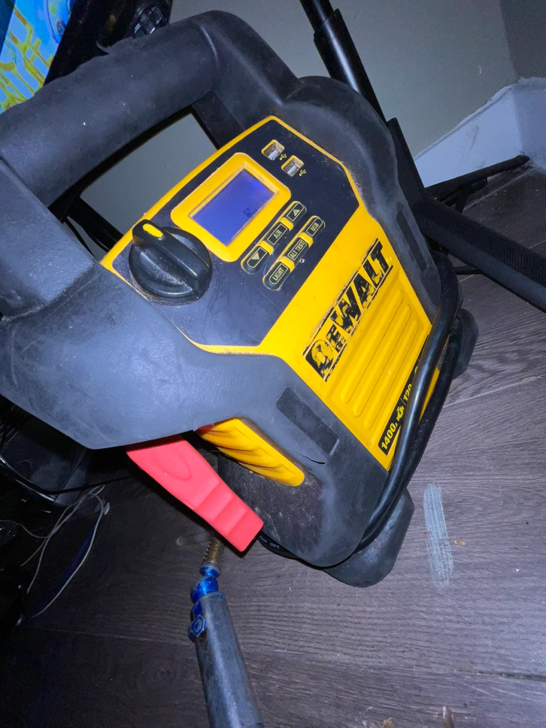 DeWalt 1400 Peak Amp Jump Starter