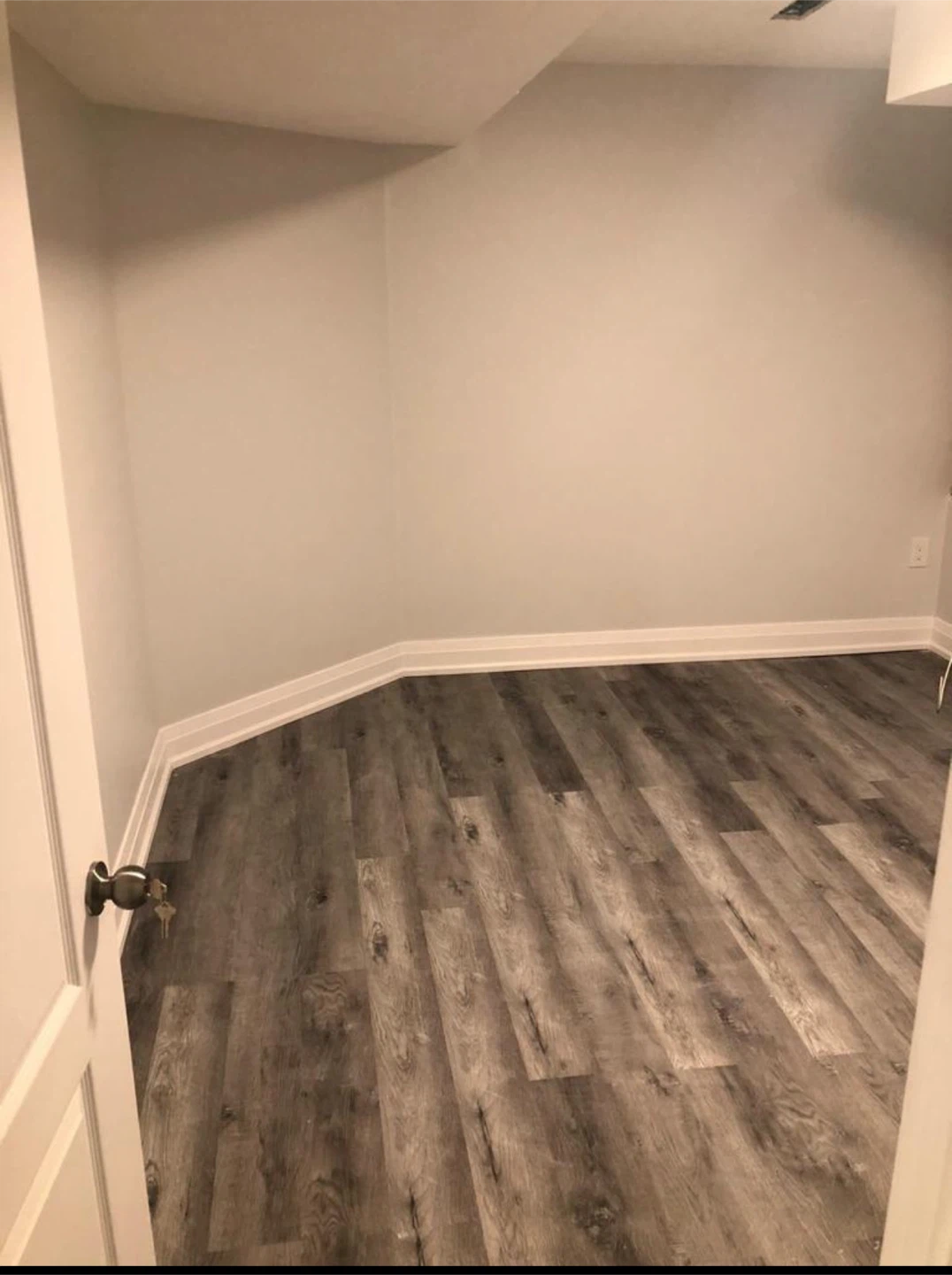 🏡 LEGAL BASEMENT FOR RENT – $1,000/MONTH - photo 5