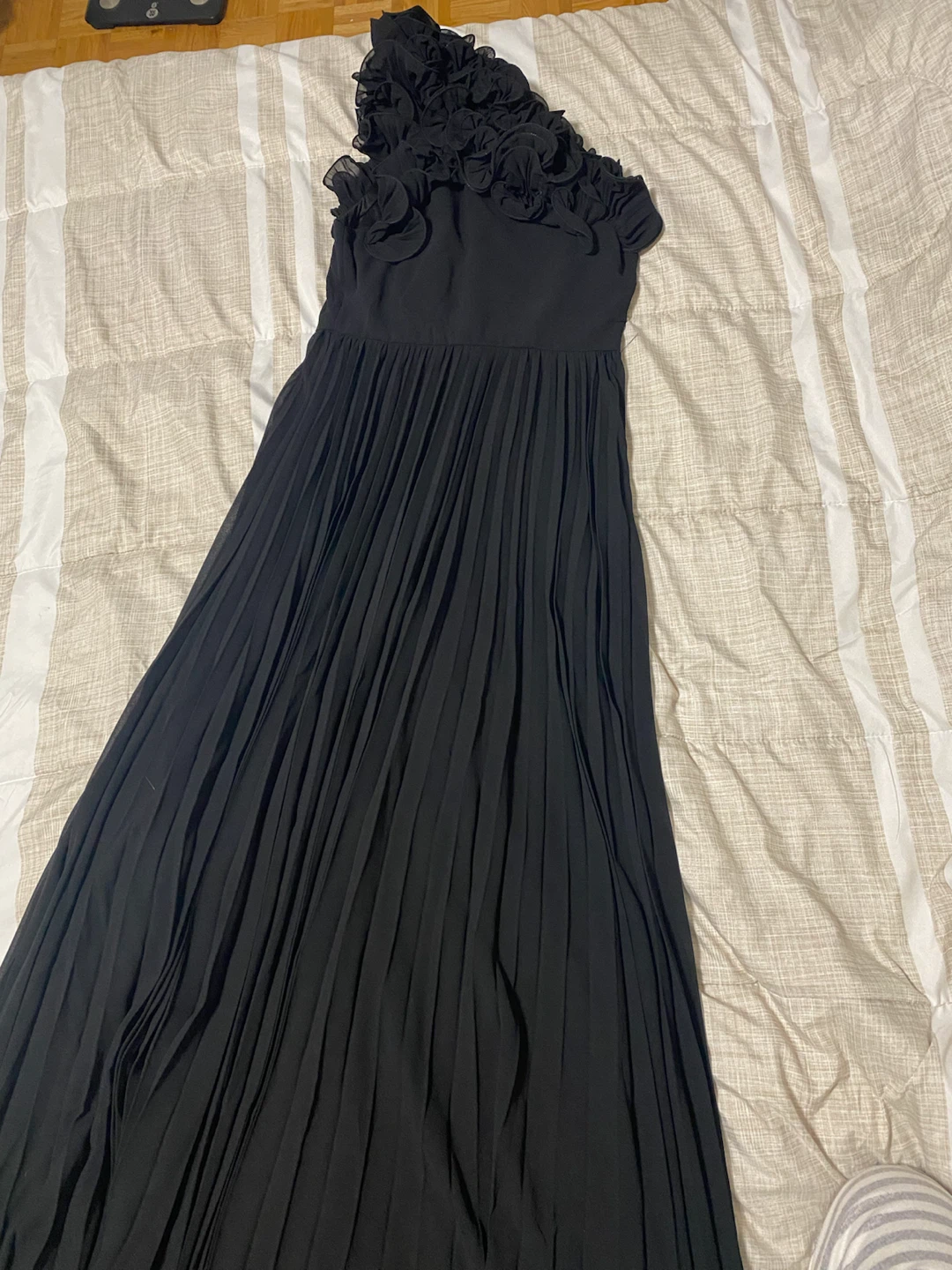 Black pleated ruffle maxi dress - photo 4
