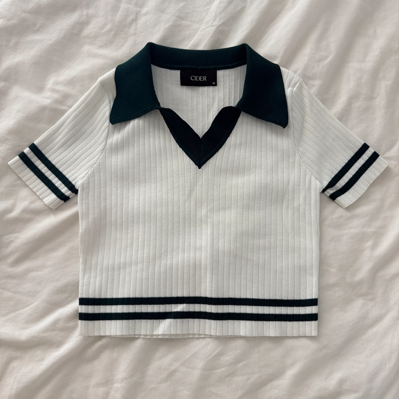 Selection of Various Trendy Women's Tops - Set of 6 $50 - photo 3