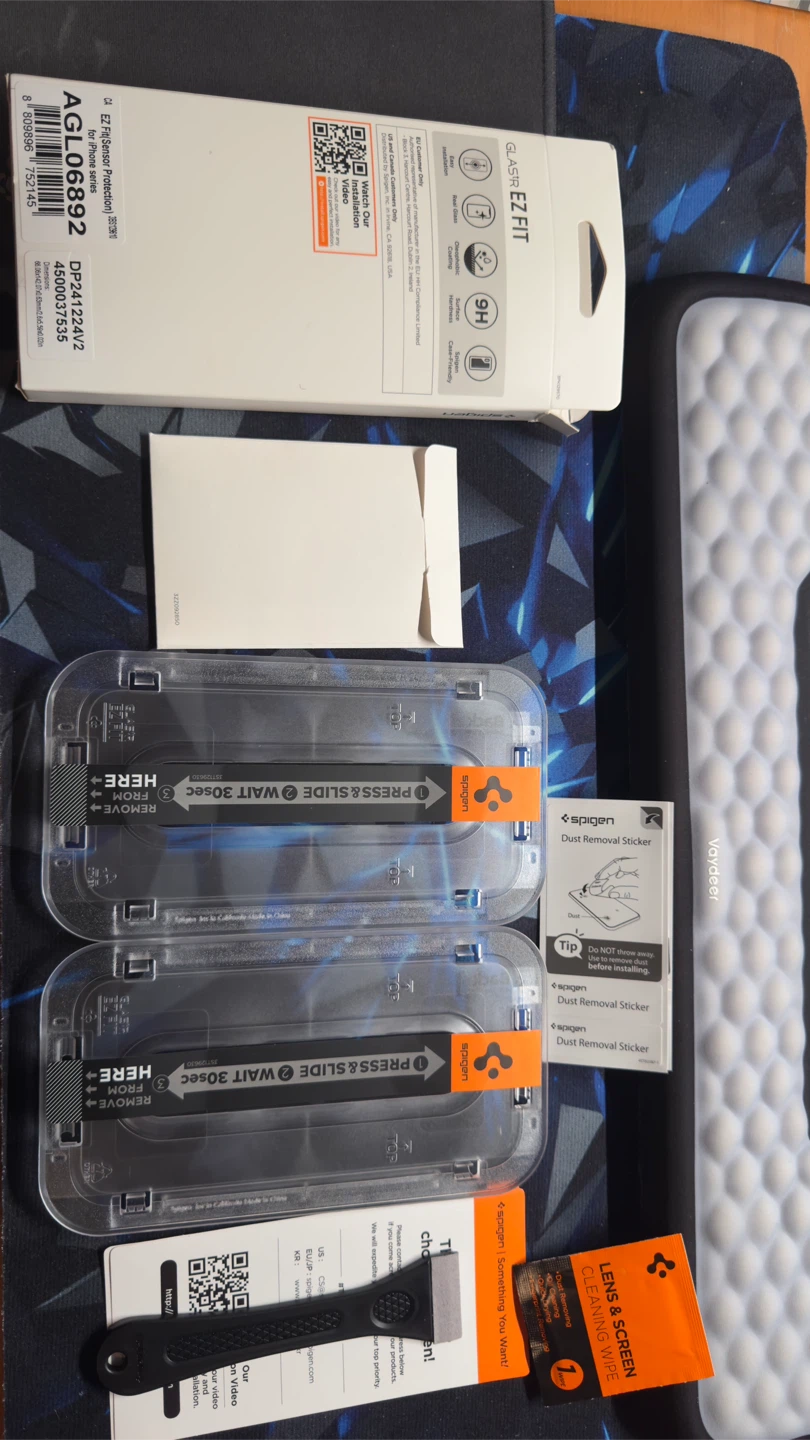 Spigen Glas.tR EZ Fit Screen Protector for iPhone 15 Pro - photo 4