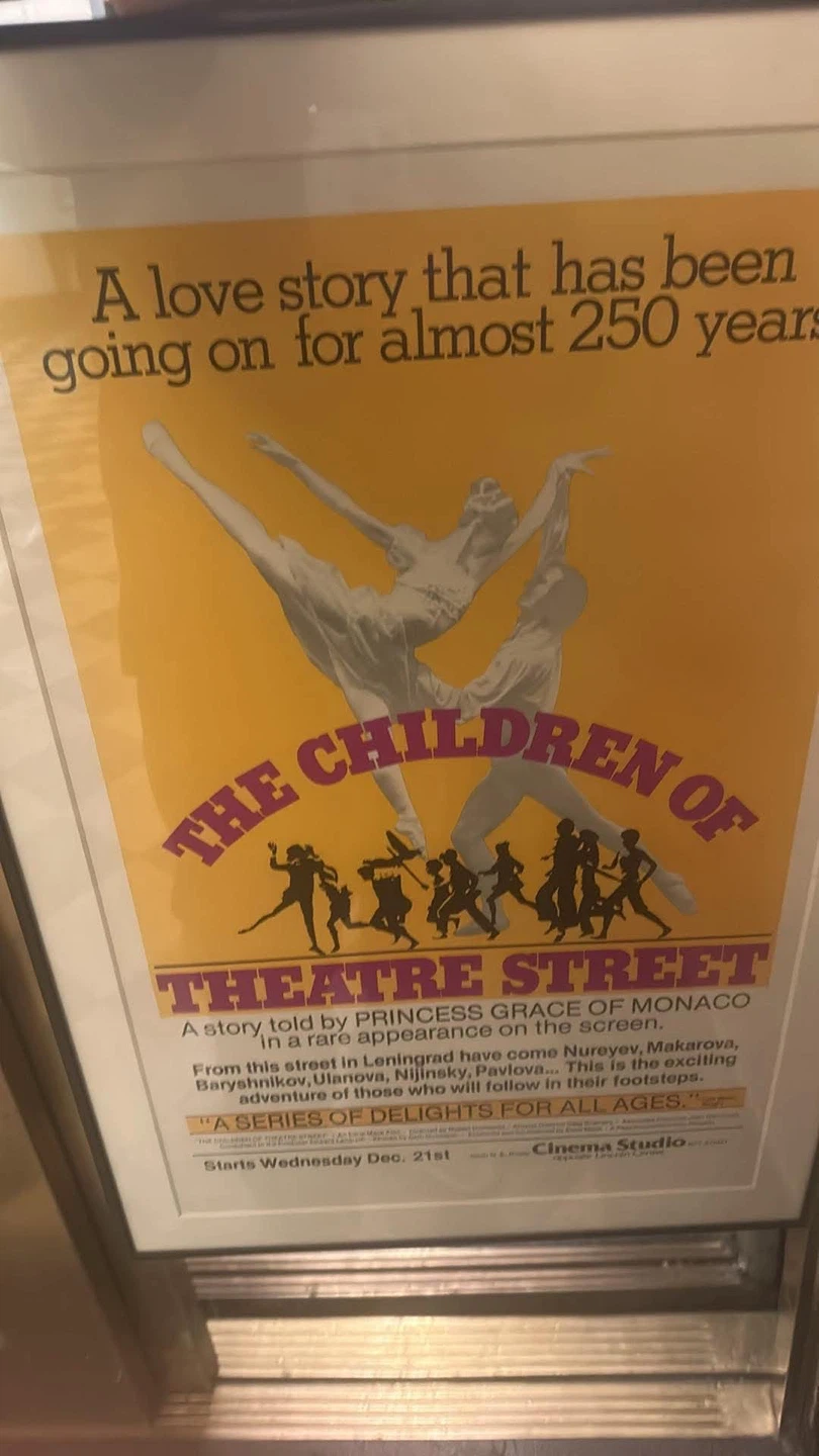 Two (2) Original 1977 theatrical poster - photo 2