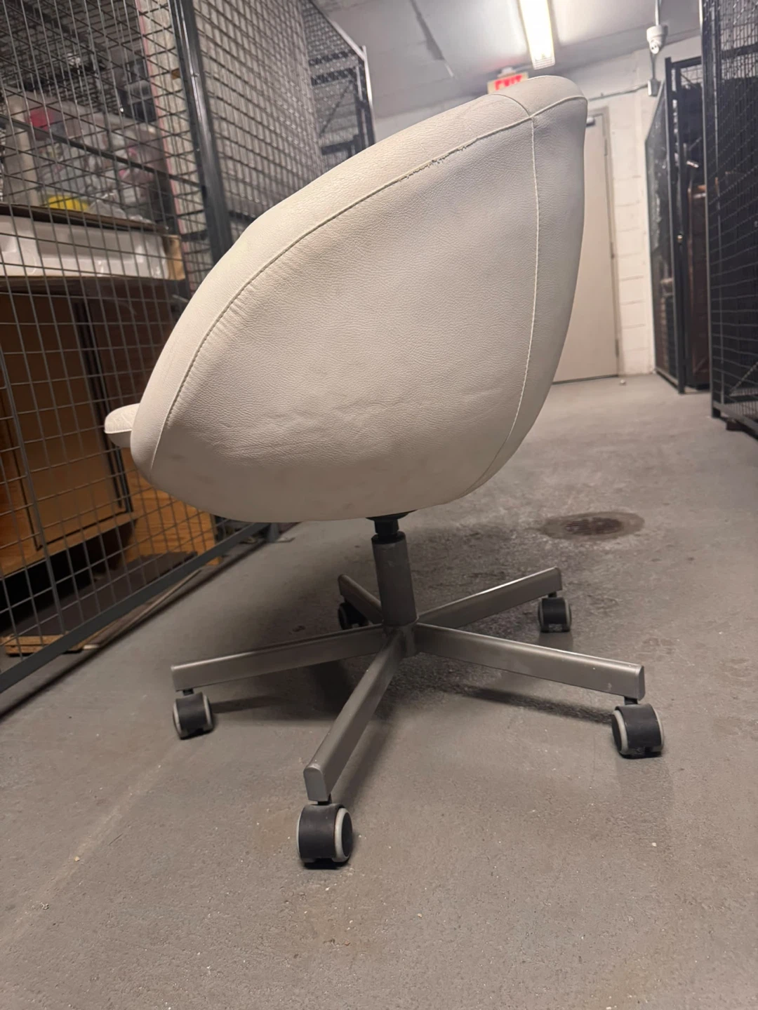 White Faux Leather Swivel Office Chair - photo 2