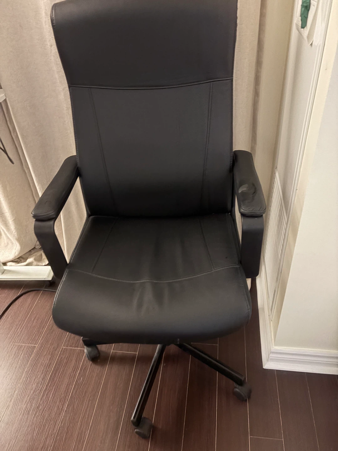 Black office chair