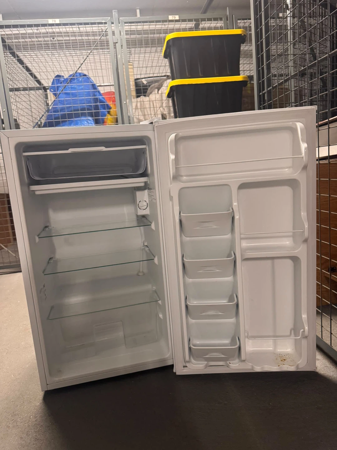 Arctic King 3 3cu ft compact fridge white - photo 2