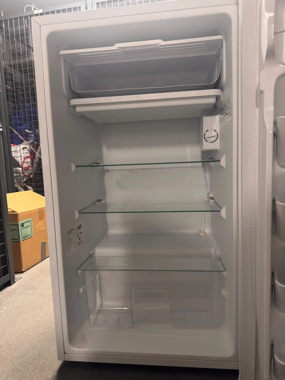 Arctic King 3 3cu ft compact fridge white - photo 3