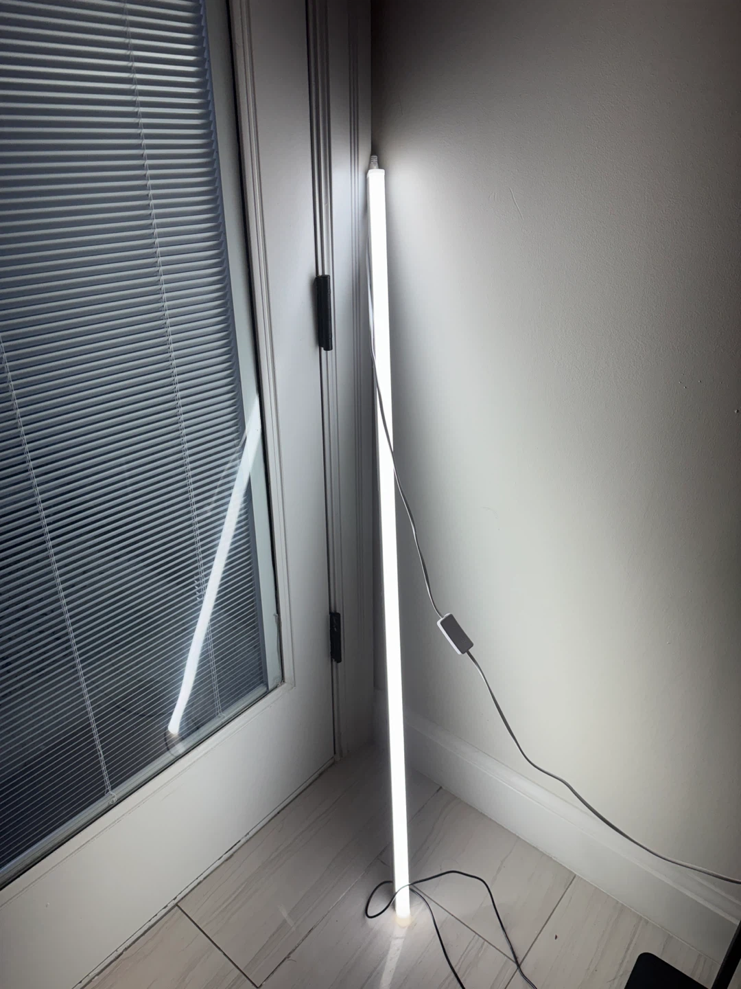 White LED light bar