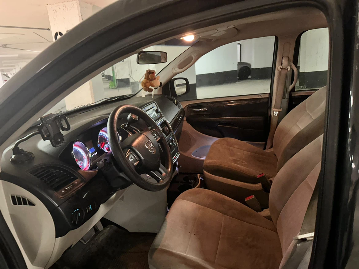 Dodge Grand Caravan Minivan - photo 4