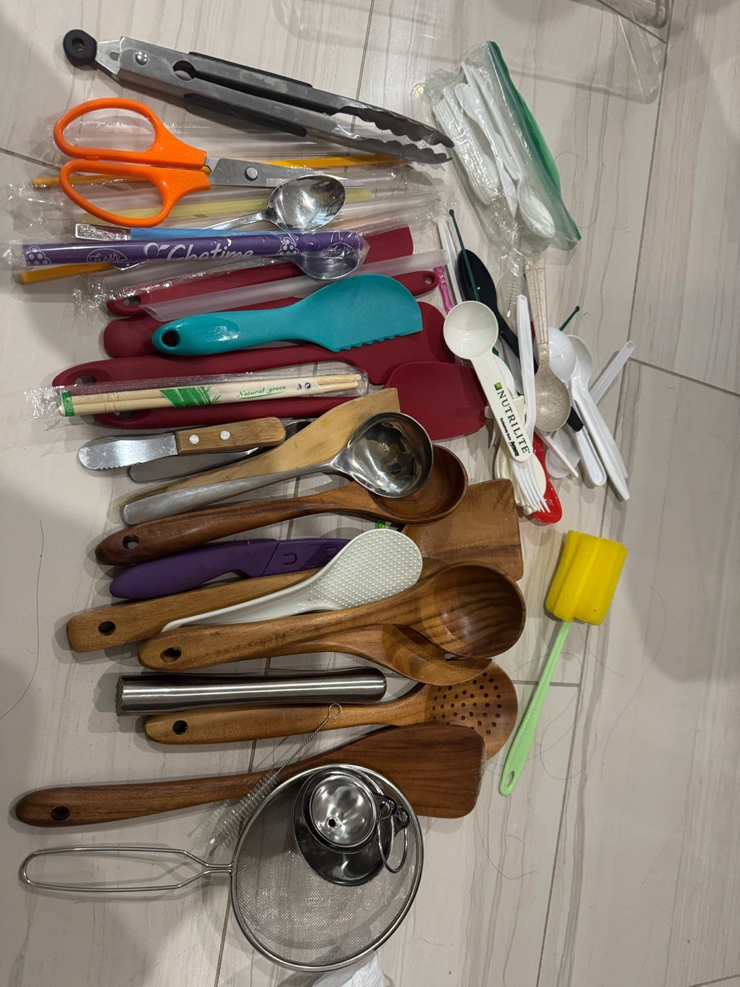 Large Assorted Kitchen Utensil Lot - photo 2