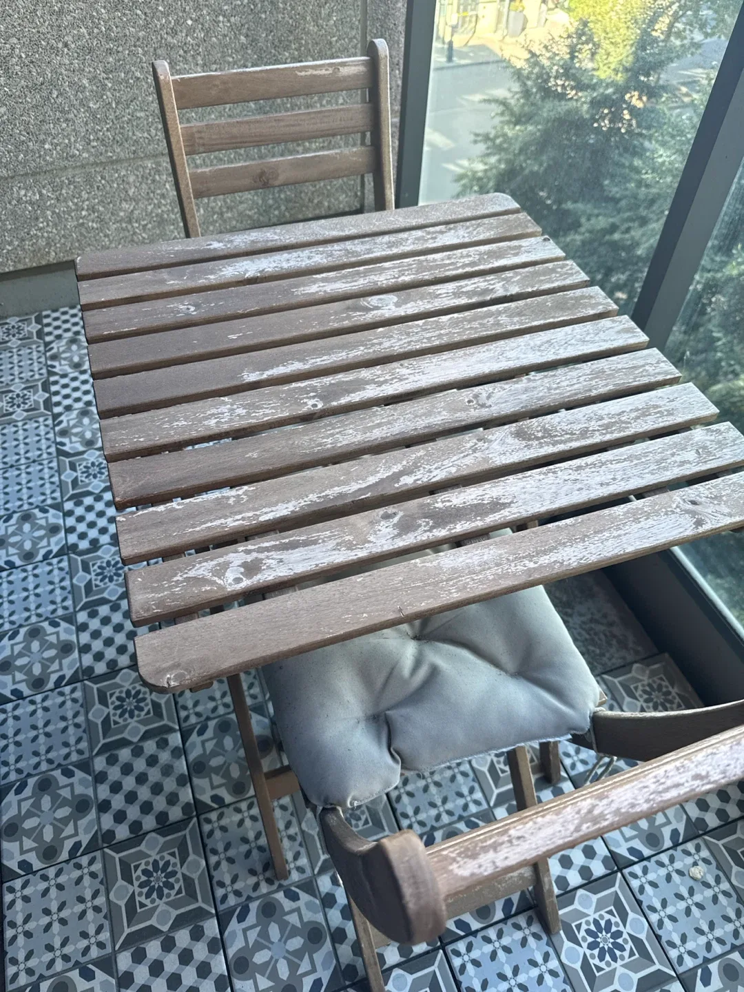 Wooden balcony table and chair set - photo 3