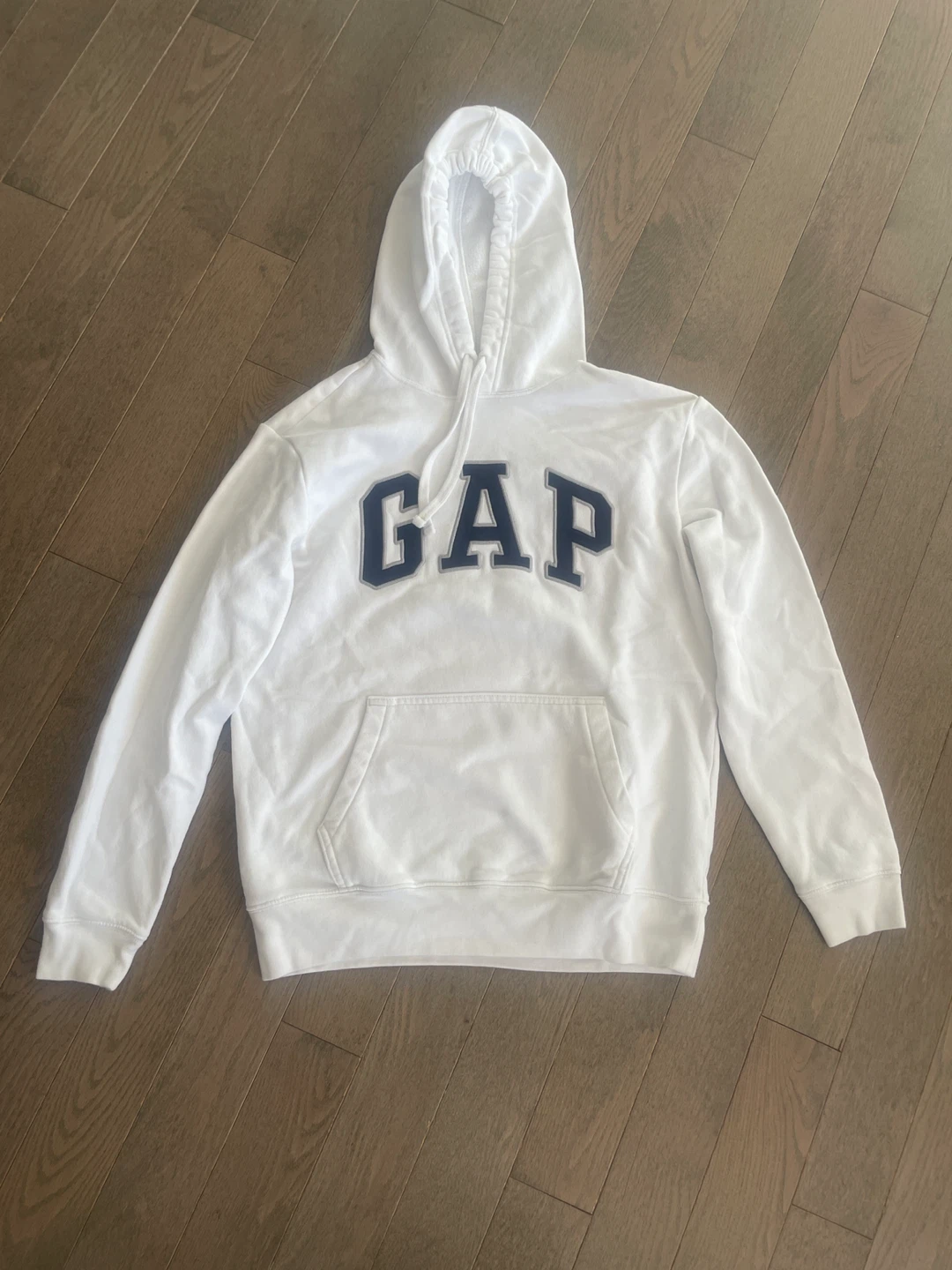 Rear view GAP white hoodie