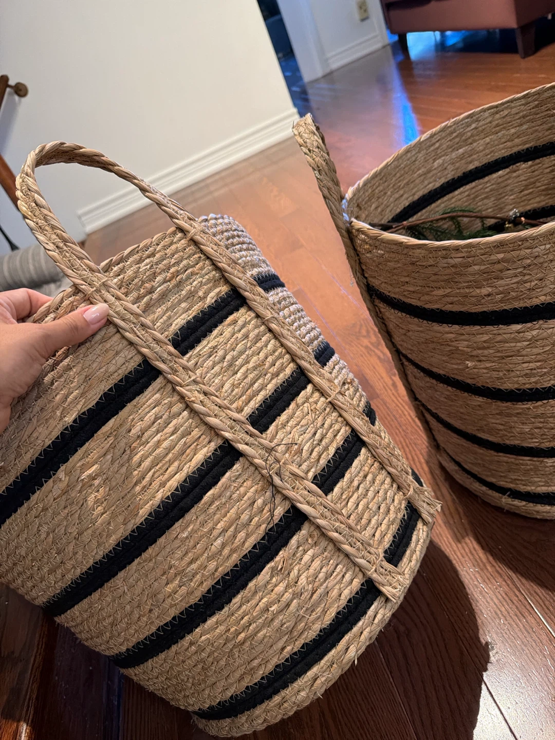 Set of Two Woven Seagrass Storage Baskets - photo 3