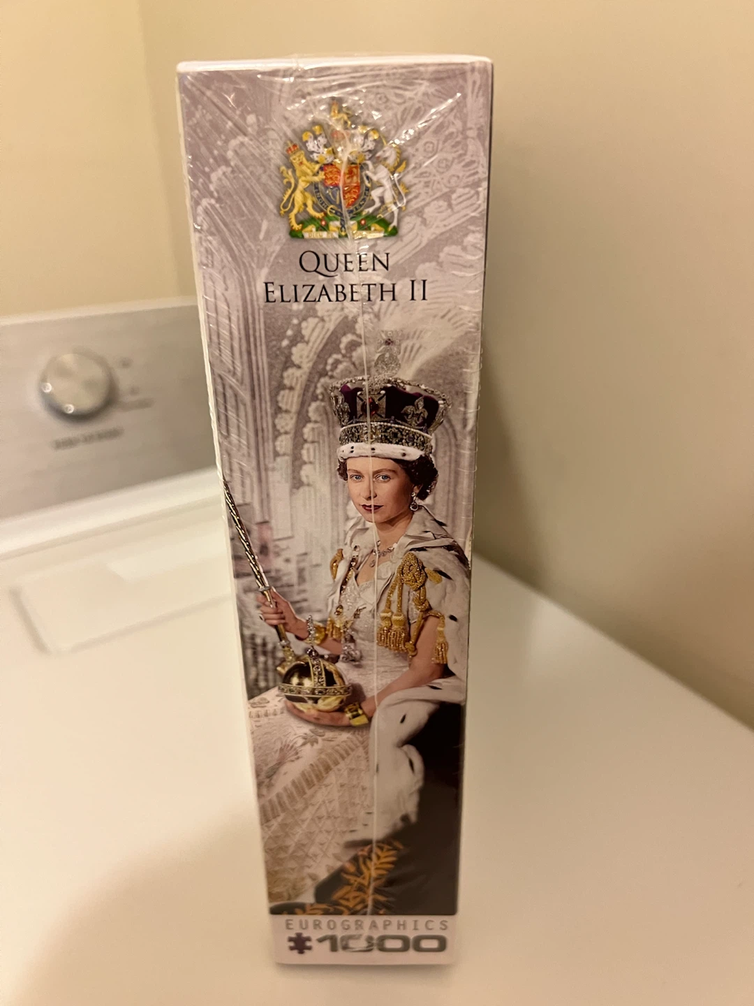 EuroGraphics Queen Elizabeth II 1000-Piece Puzzle - photo 4