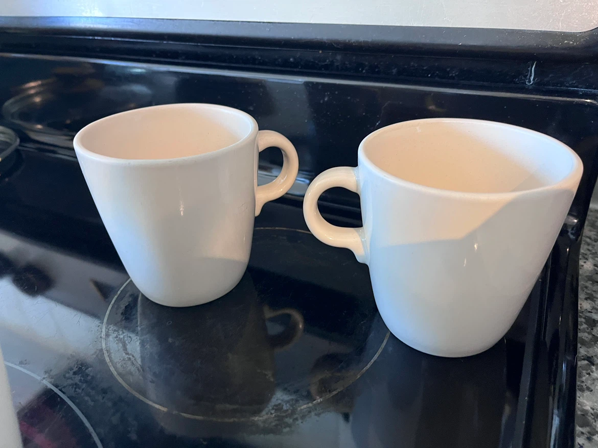 Set of two white IKEA mugs - photo 2