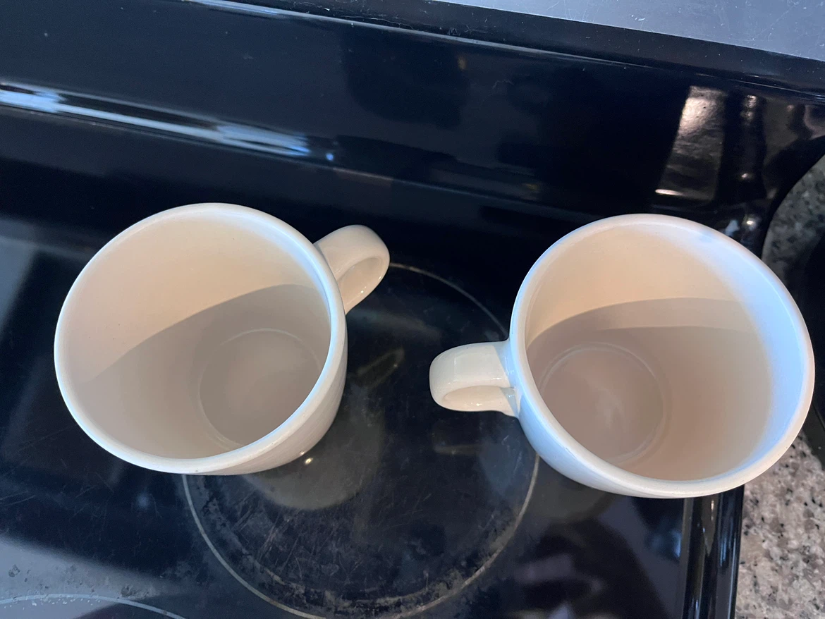 Set of two white IKEA mugs - photo 3