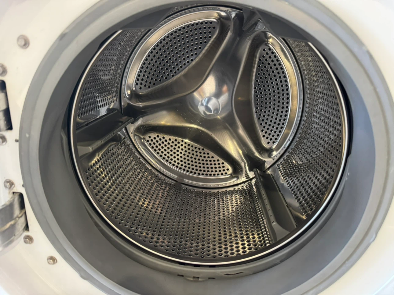LG 27” Front Load Washing Machine - photo 3