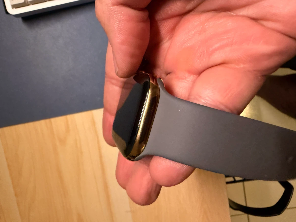 Apple Watch Series 10 46mm Titanium Gold Case - photo 5
