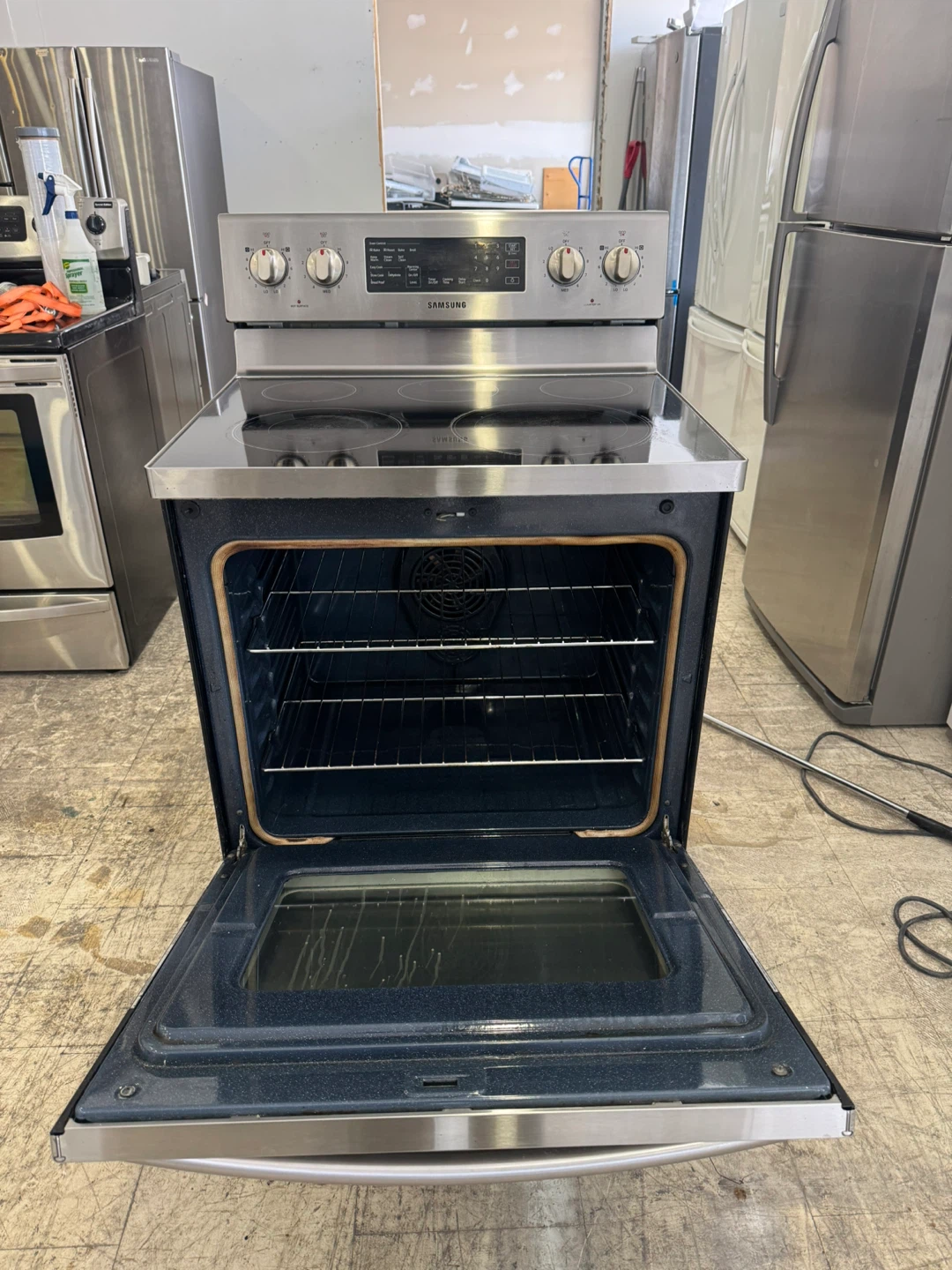 Samsung 30” Stainless Steel Electric Range - photo 3