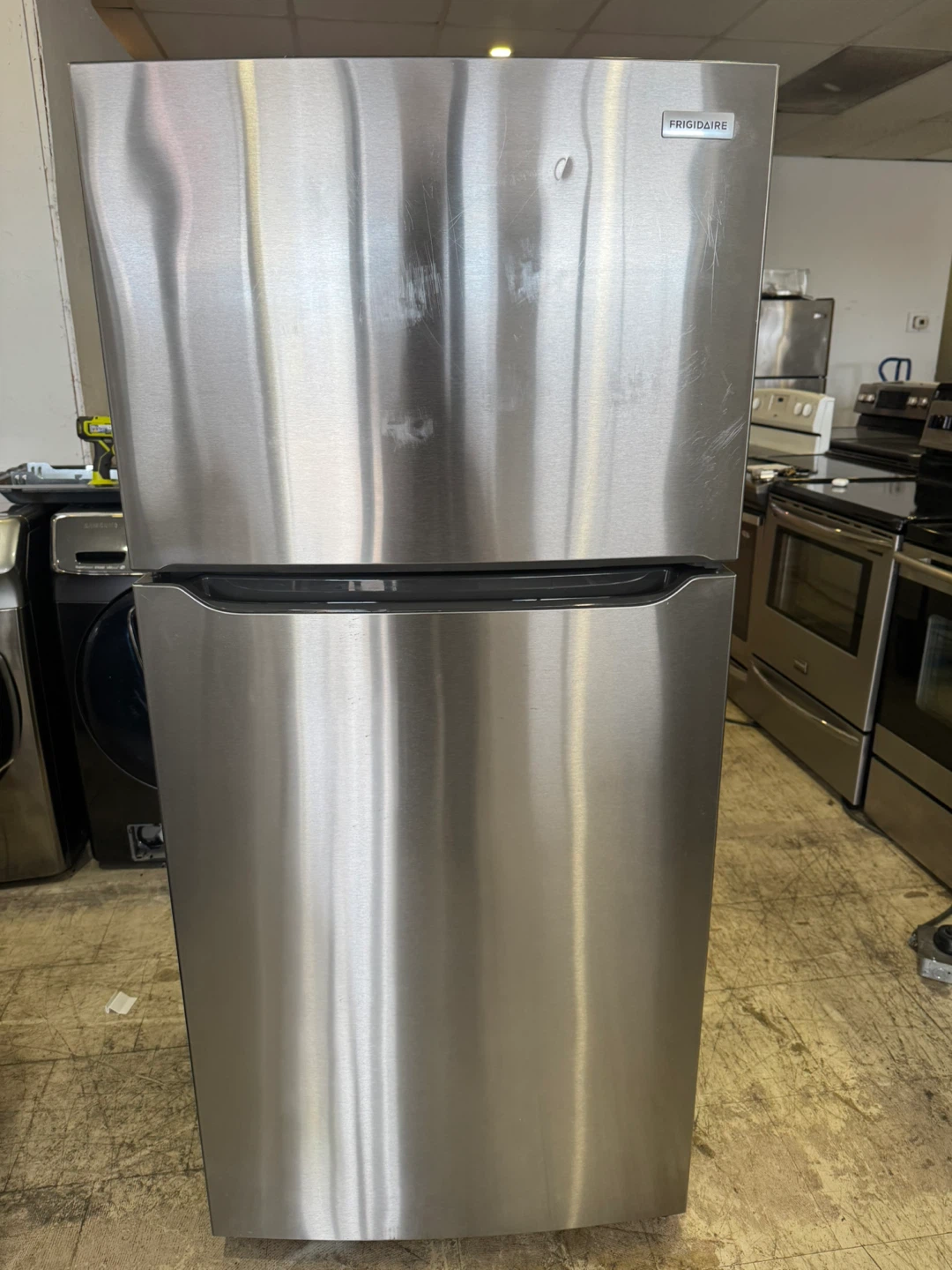 Frigidaire 30”Top-Freezer Refrigerator