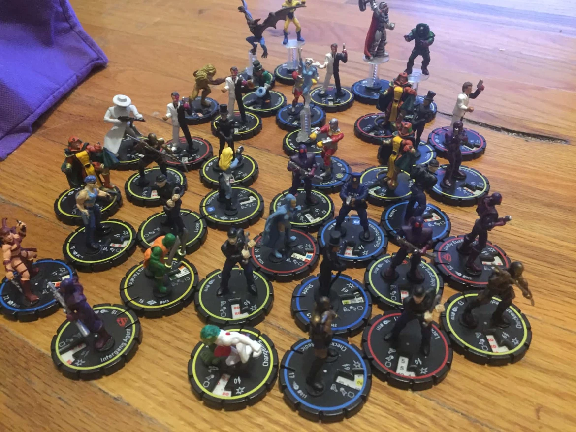 Large Collection of DC HeroClix Miniatures - photo 2