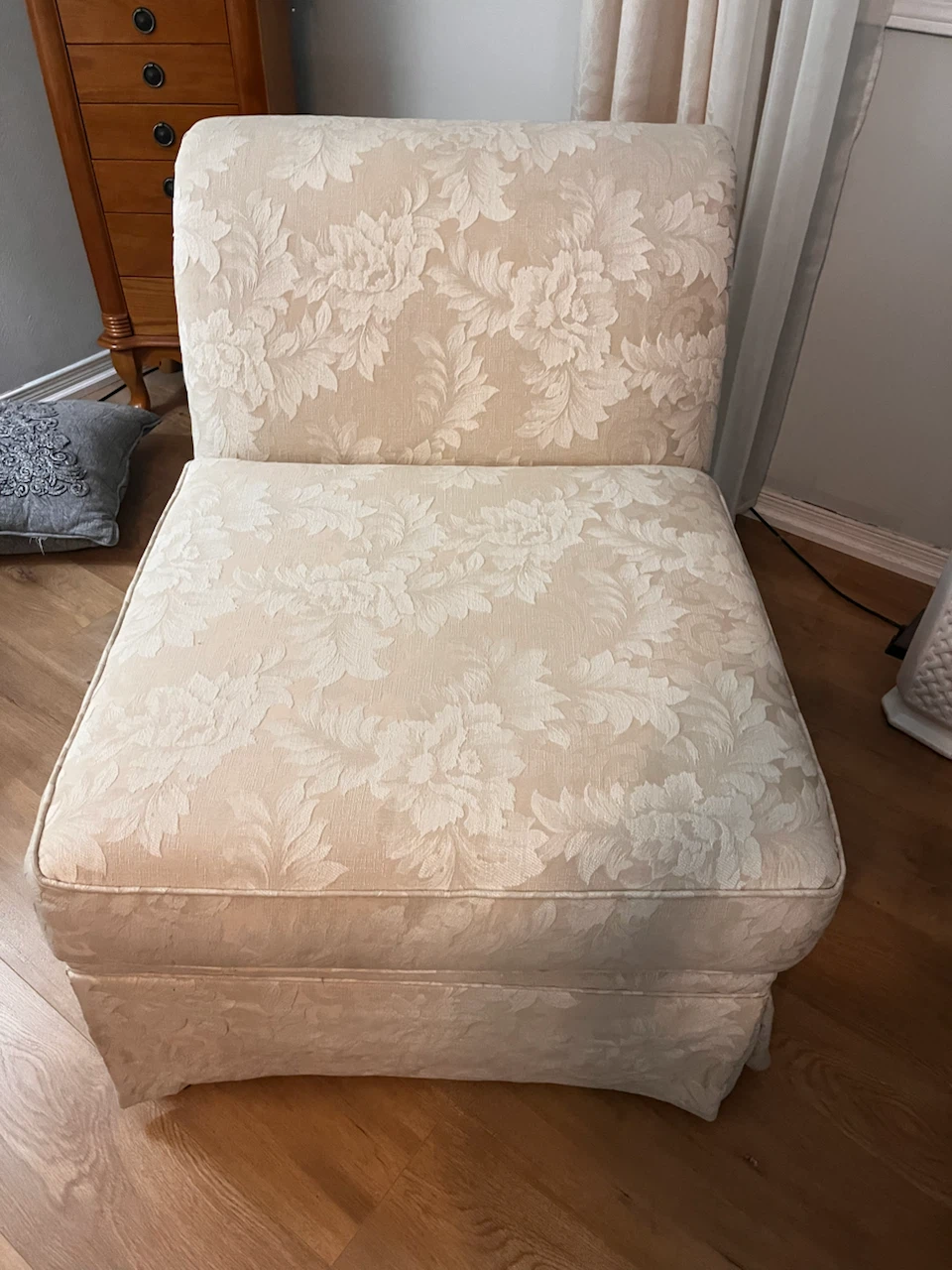 Cream Floral Upholstered Armless Chaise Lounge - photo 2