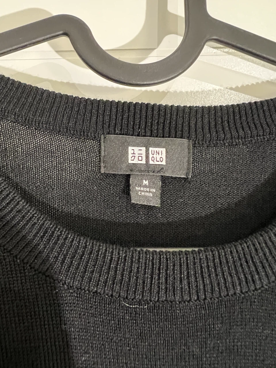UNIQLO 100% Wool Long sleeve Crew neck sweater (Black) - photo 2