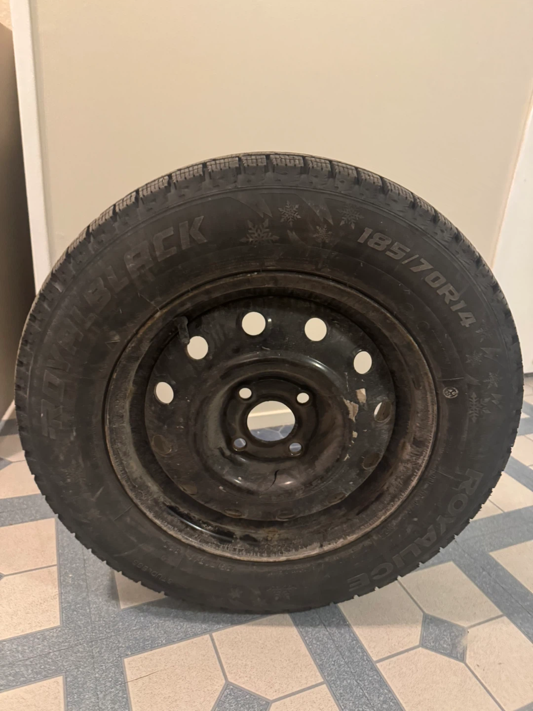 Set of 4 Royal Black Winter Tires 185/70R14 - photo 4