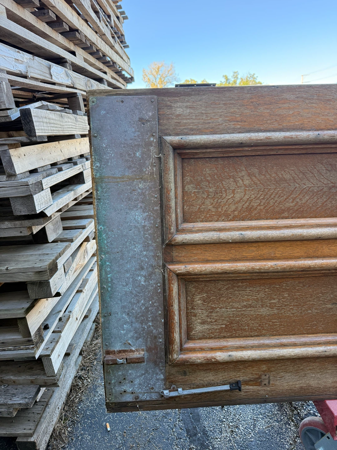 Vintage Oak Wood Door with Gothic Detailing - photo 4