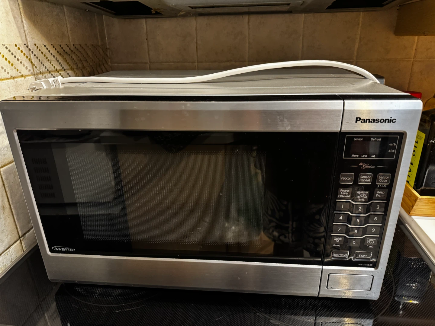 Panasonic The Genius Inverter Microwave NN-ST663S
