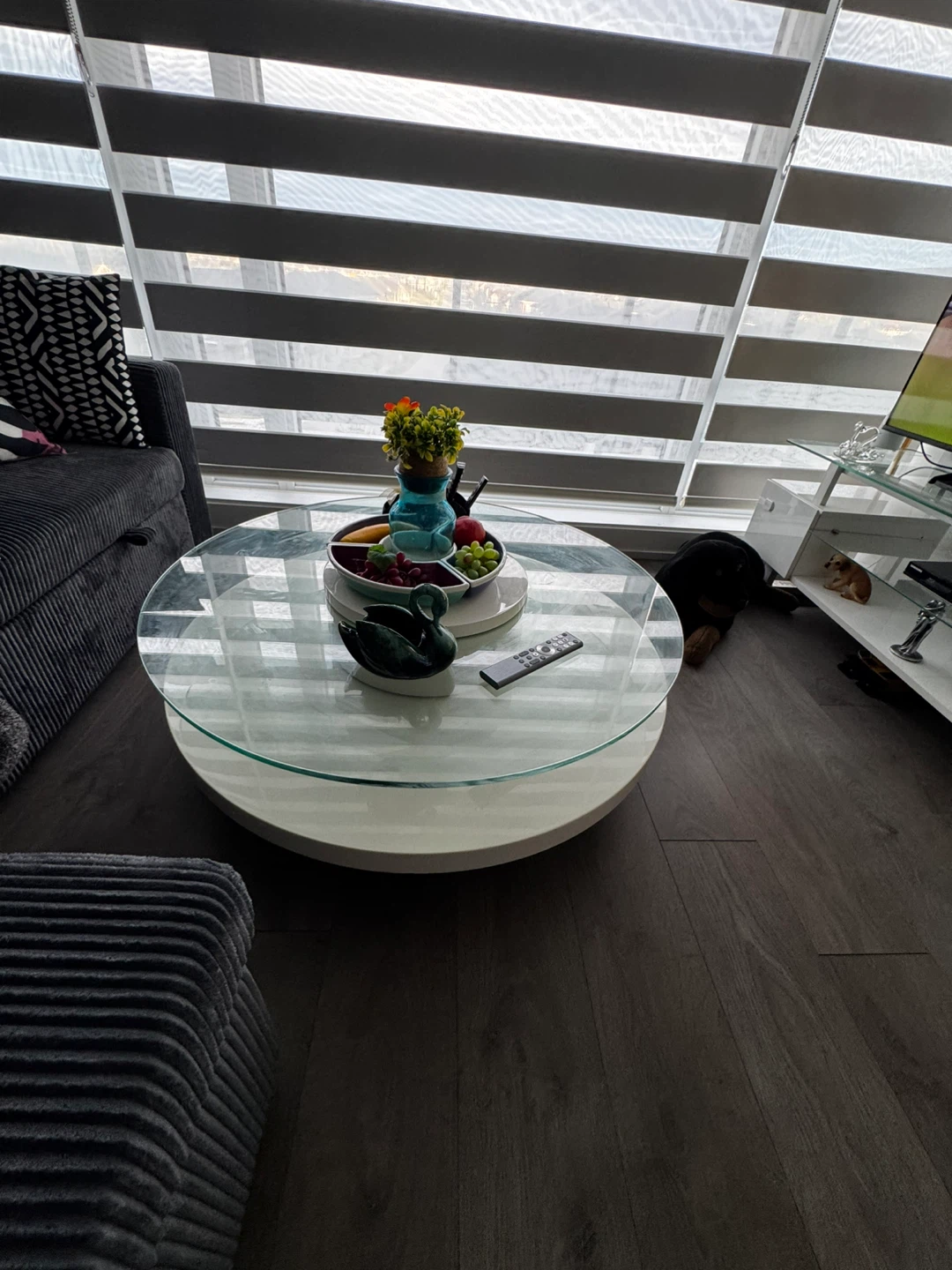 Modern round coffee table with glass top - photo 2