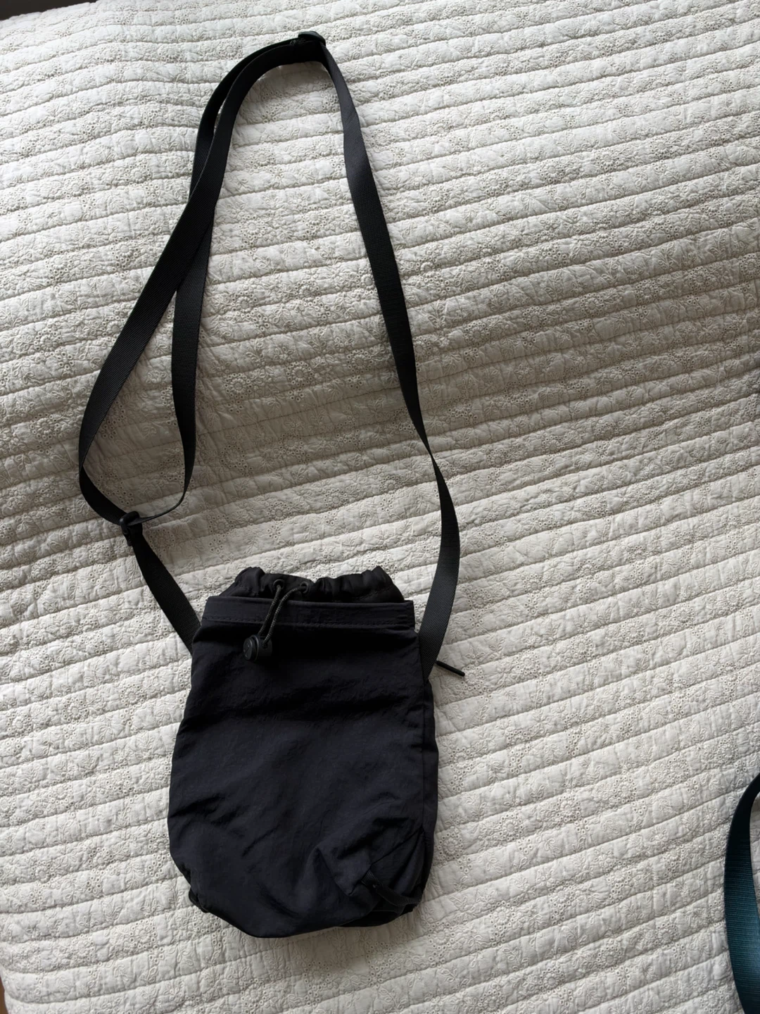 Water Bottle Crossbody with Front Pocket 2L Black - photo 2