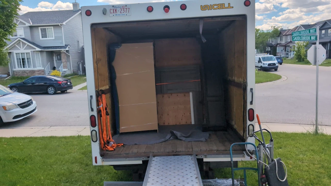 2 strong men and a truck - photo 2