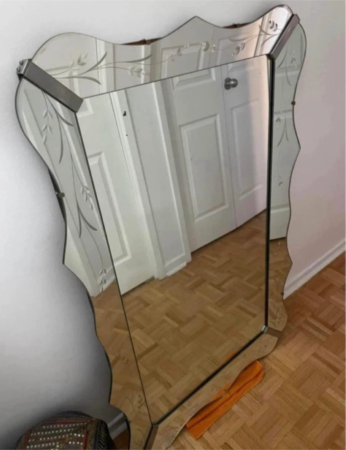 Arched wall mirror with metal scrollwork - photo 3