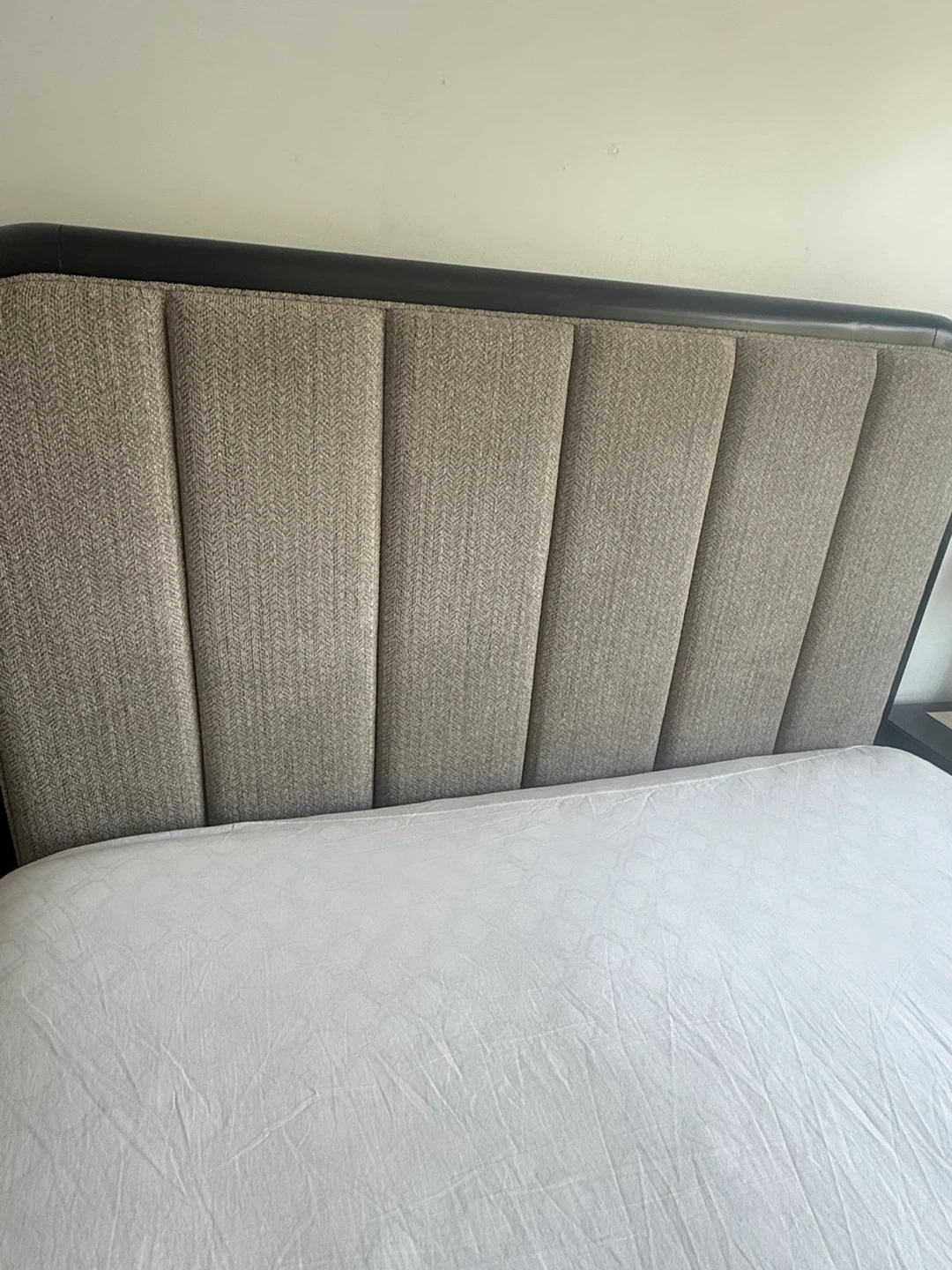 Upholstered Queen Bed Frame - photo 3