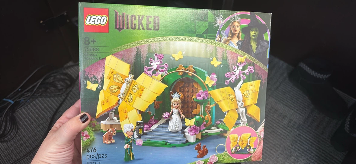 LEGO Wicked Glinda's Wedding Day 75688