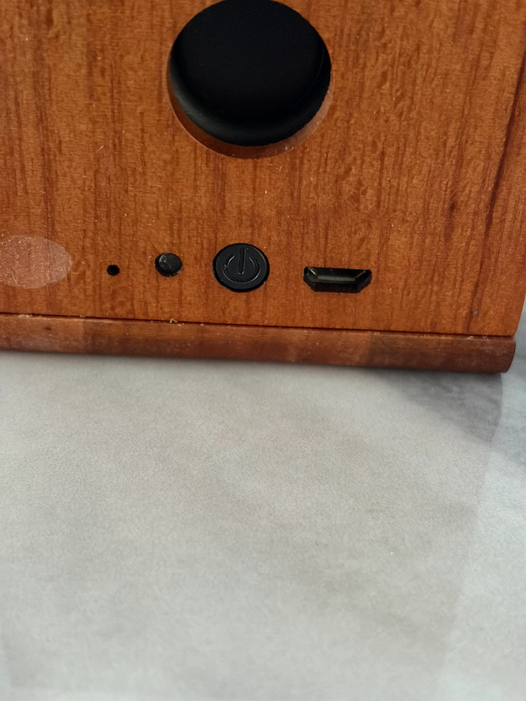 Delta branded wooden bluetooth speaker - photo 2