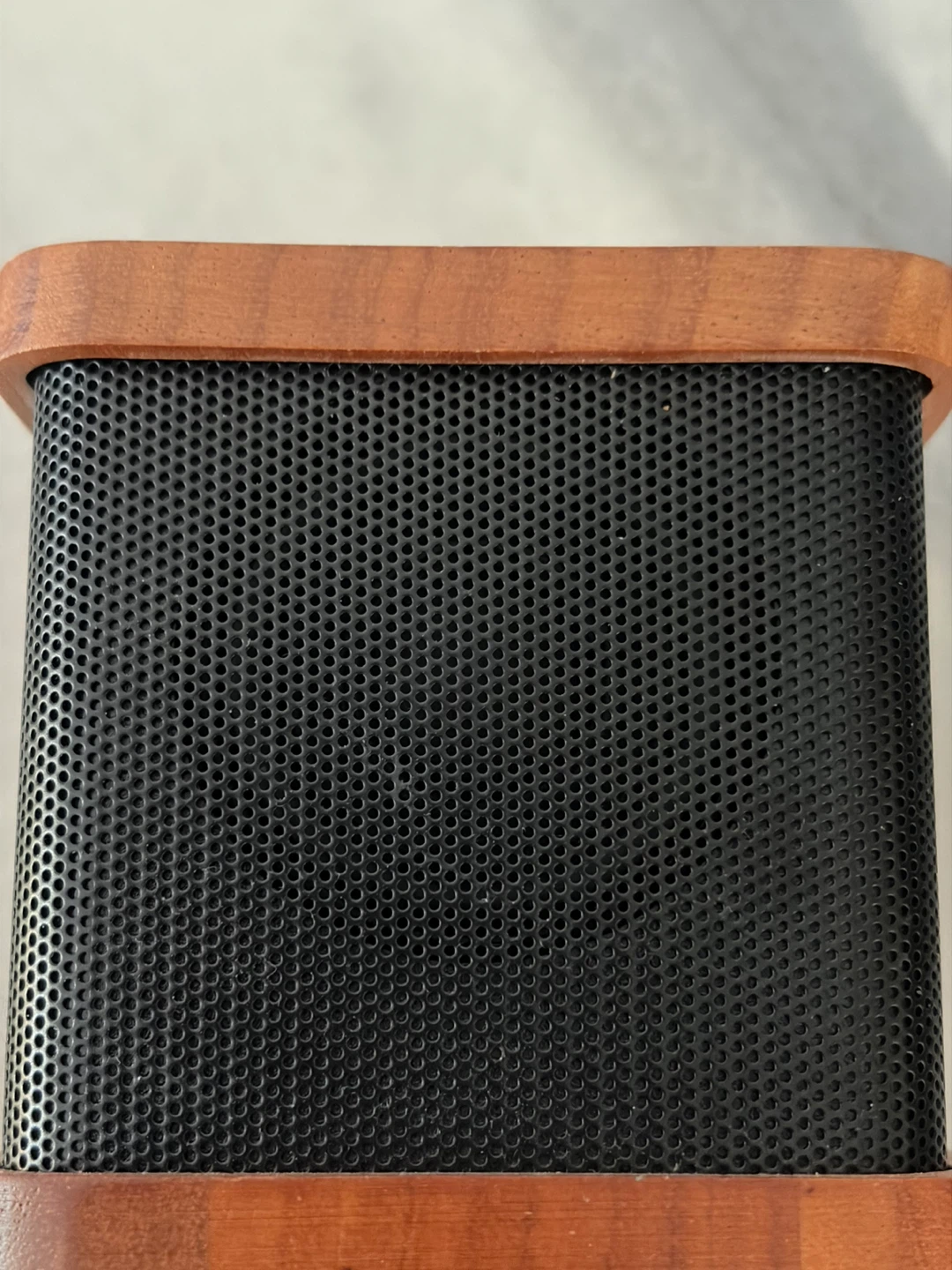 Delta branded wooden bluetooth speaker - photo 4