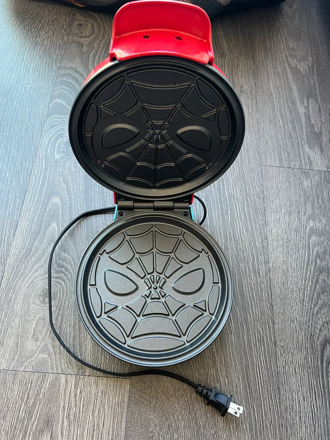 Marvel Spider-Man Waffle Maker (Makes Spider-Man Face Waffles) - photo 2