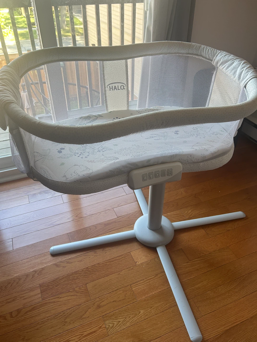 HALO BassiNest Swivel Sleeper