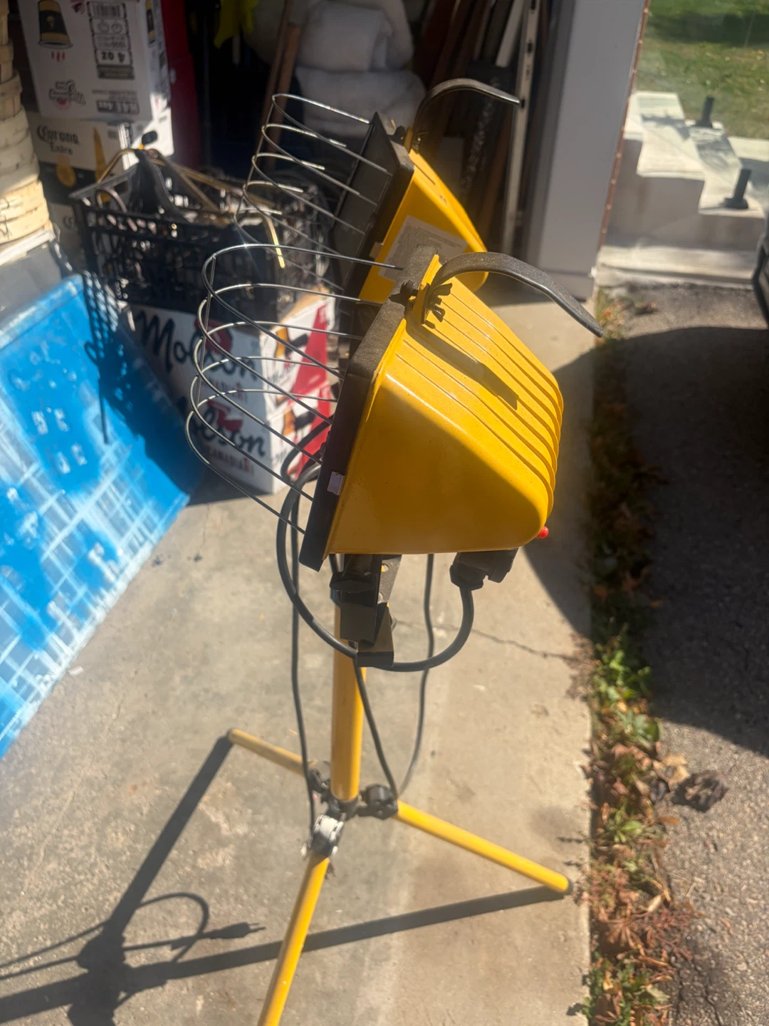 Dual Head Adjustable Work Light Stand - photo 2