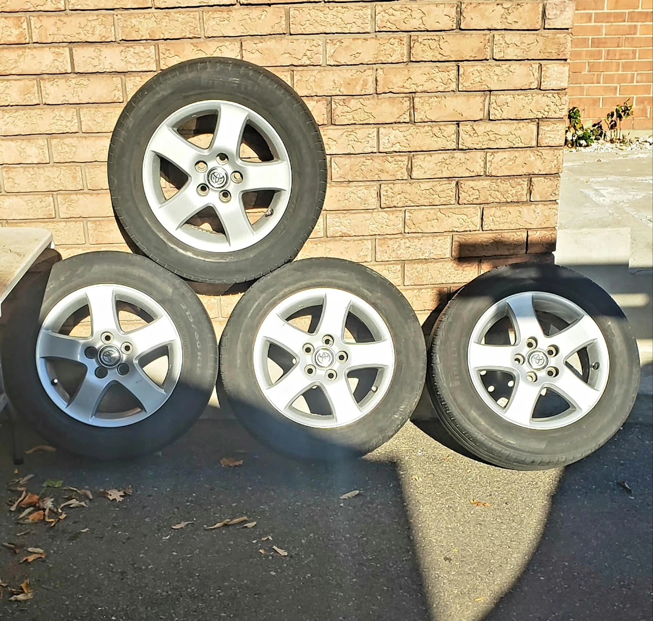 Set of 4 Toyota Rims with Tires 215/60 R16 - photo 3