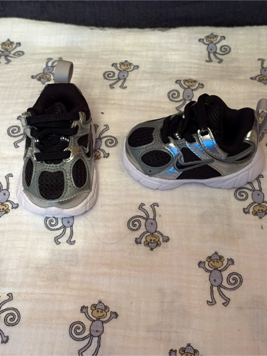 Nike Infant Sneakers Black and Silver - photo 2