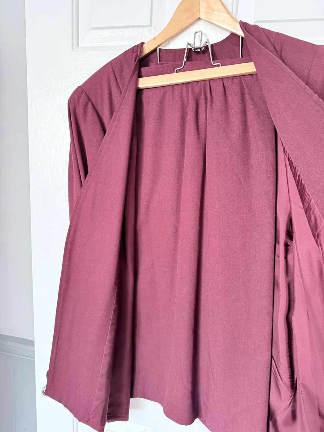 Burgundy Open Front Blazer & skirt/ Size 22 - photo 3