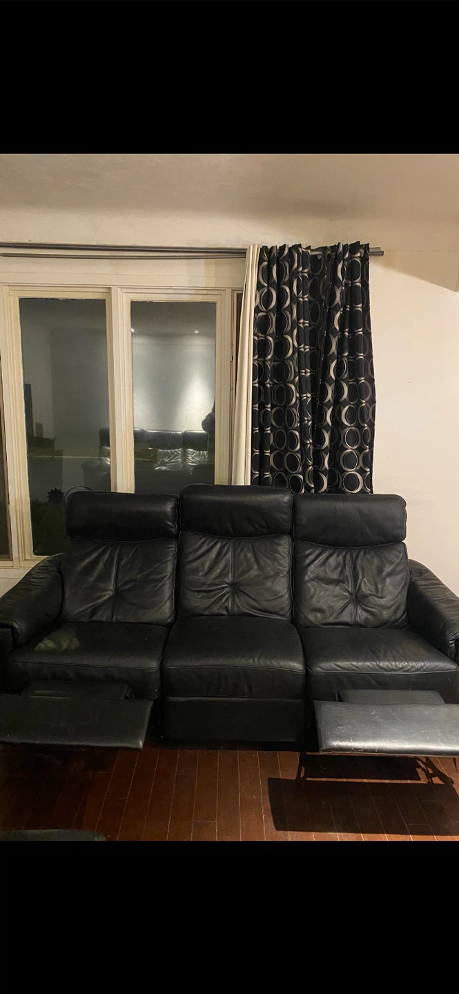 Three seater leather black recliner no rips no tears