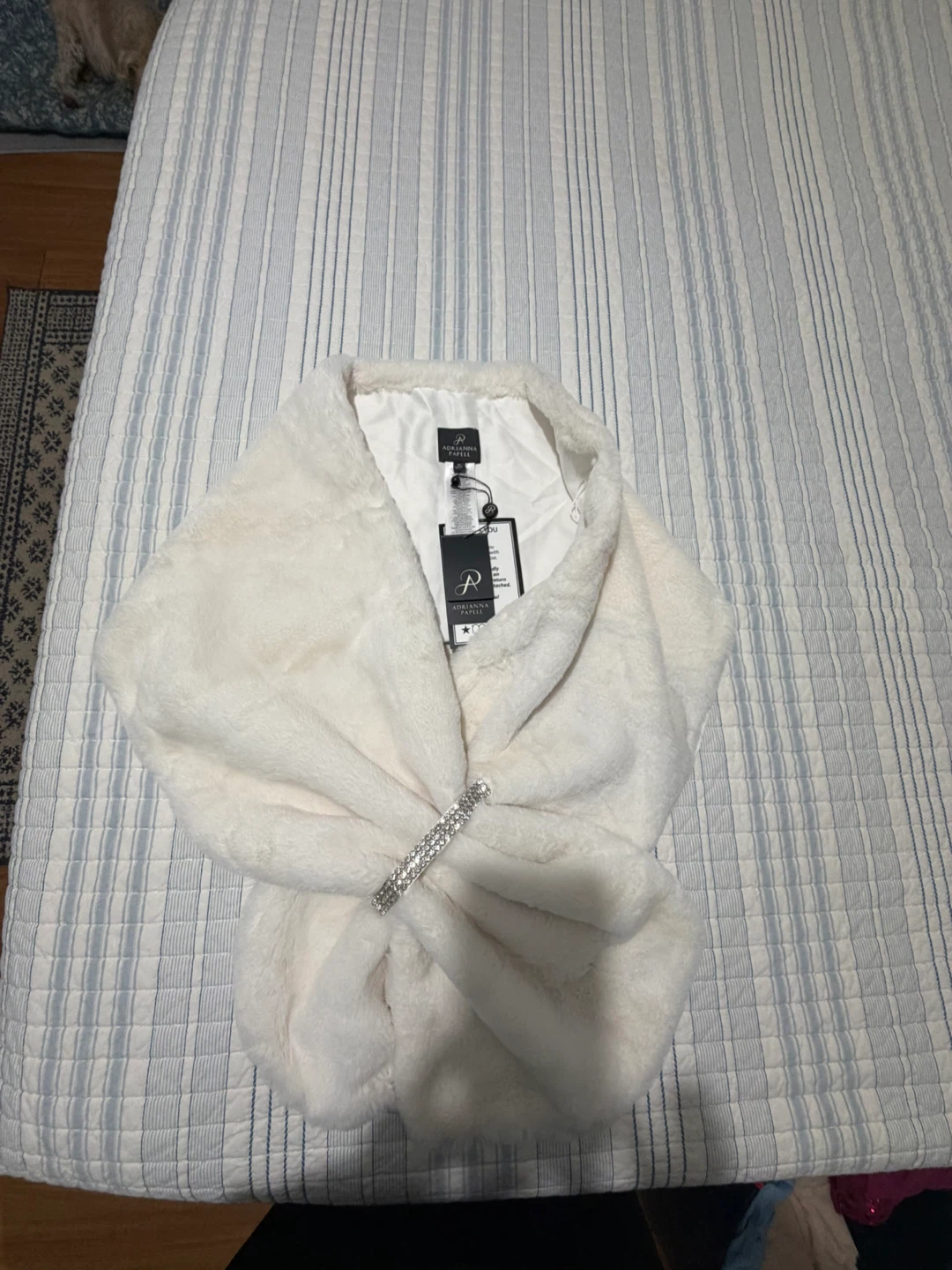 Adrianna Papell White Faux Fur Shawl - photo 2