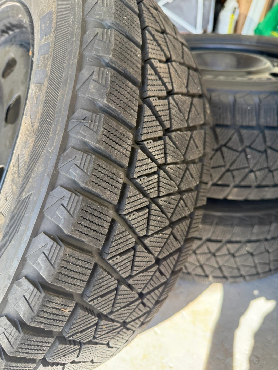 Bridgestone Blizzak DM-V2 Winter Tires + 17” Rims | 225/60R17 - photo 3