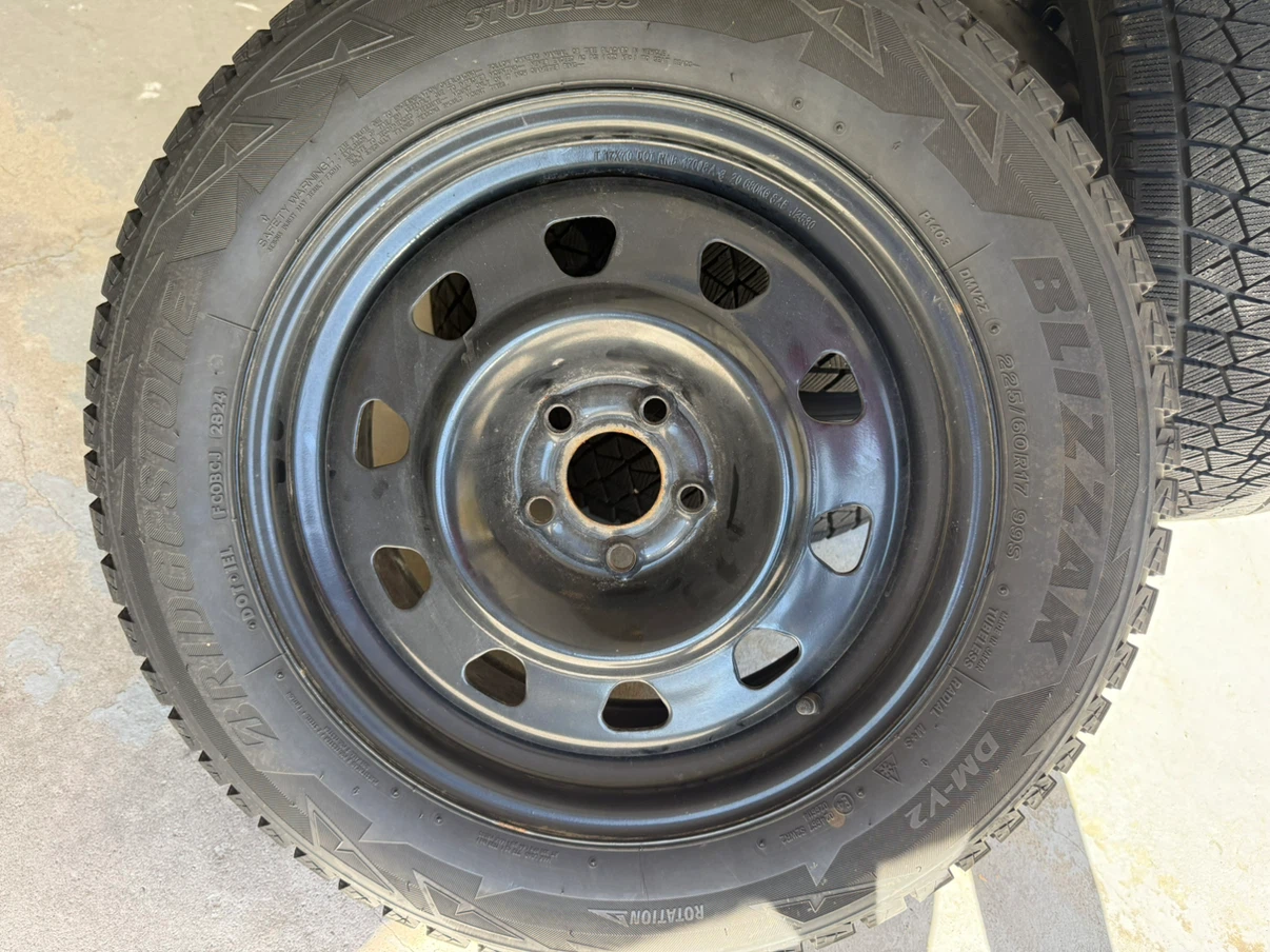Bridgestone Blizzak DM-V2 Winter Tires + 17” Rims | 225/60R17 - photo 5