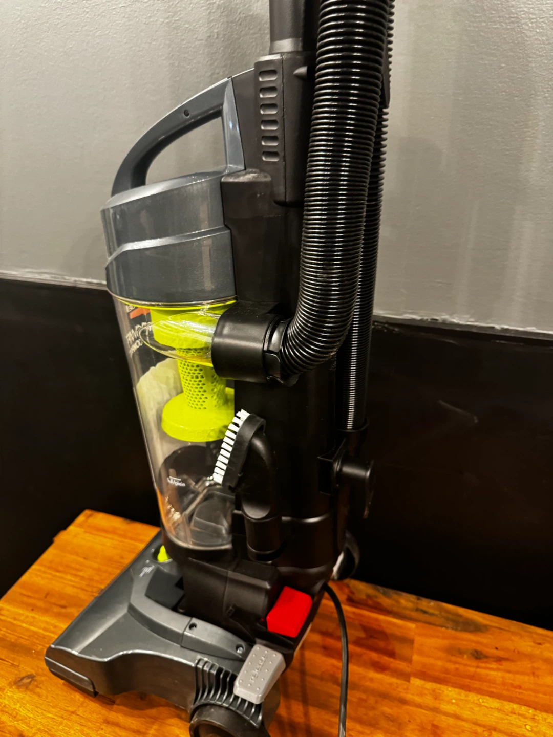 Bissell AeroSwift Compact Vacuum - photo 2