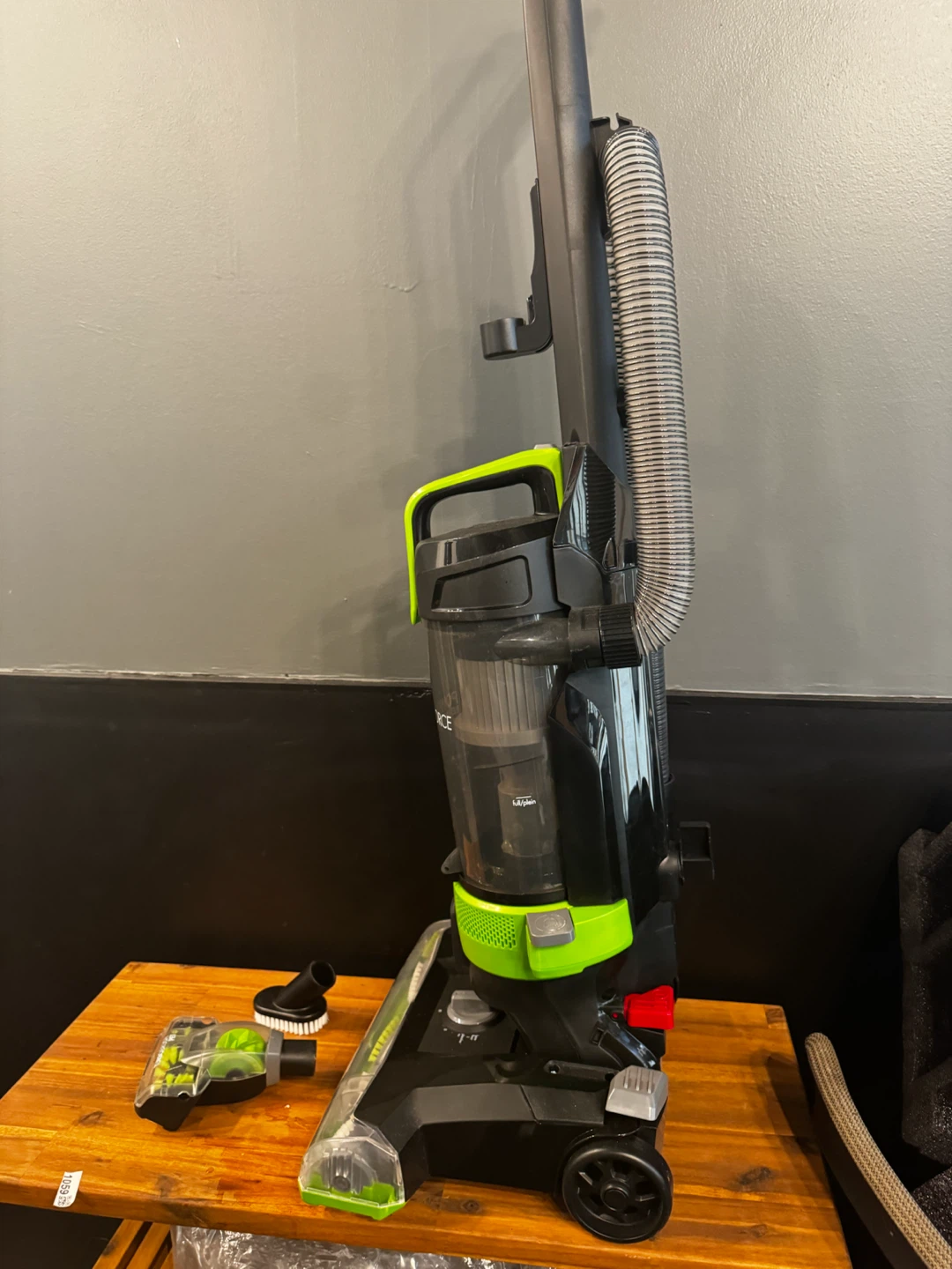 Bissell PowerForce Rewind Pet Vacuum - photo 4